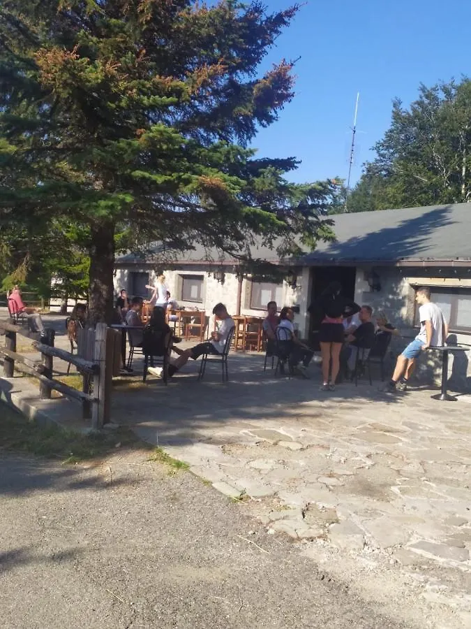 Capanna Rifugio Boscoreale Piandelagotti Hostel